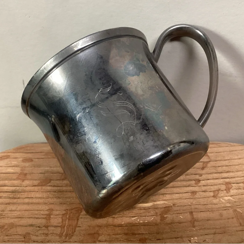 ⚫️ Vintage - Silver Plate Baby’s - Toddlers Cup with Cute Bear Design on base